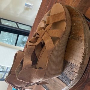 Dr Scholls wedges. Very comfortable. Only worn once, I just have too many shoes!